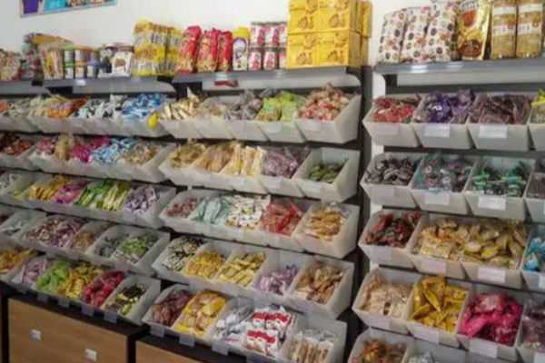 吉吉大王零食店加盟