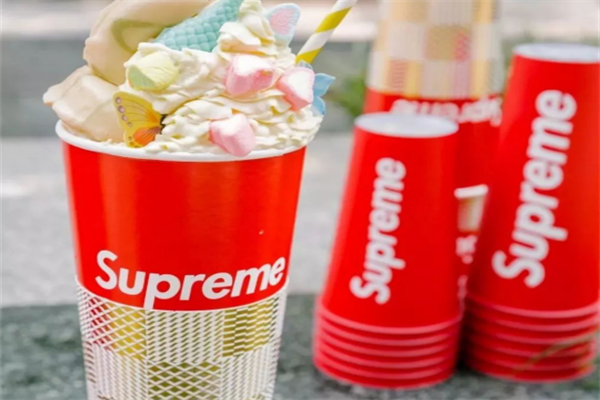 supreme奶茶店