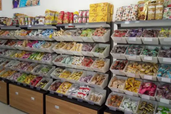 汪甜甜零食店加盟