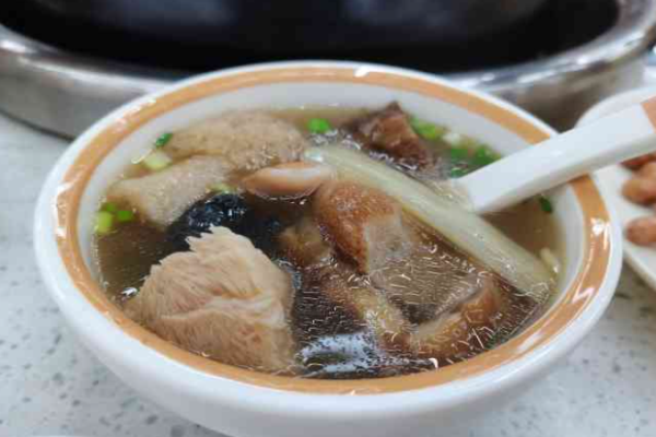 不嘴软菌汤黄牛肉