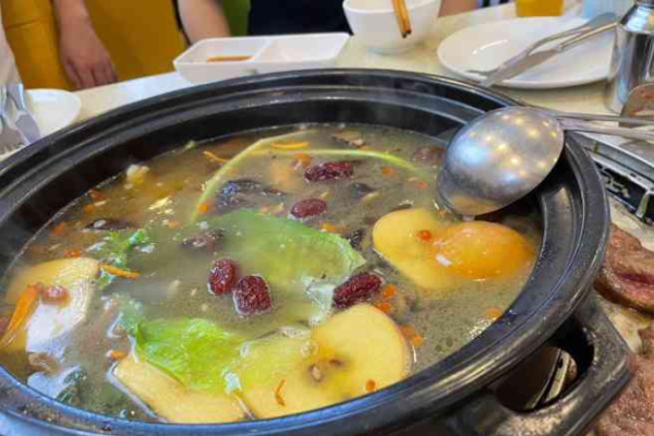 不嘴软菌汤黄牛肉