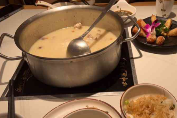 渡小凤猪肚鸡汤火锅加盟