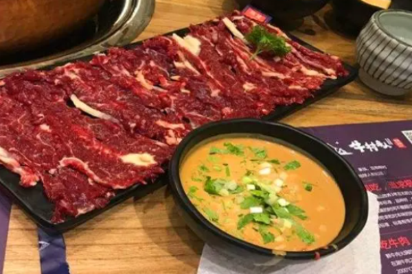 鼎牛匠潮汕鲜牛肉火锅加盟