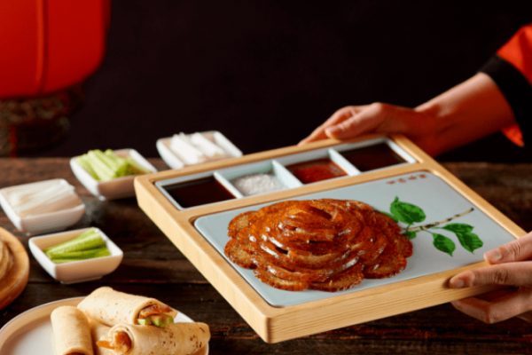 小桃红春饼烤鸭加盟多少钱?