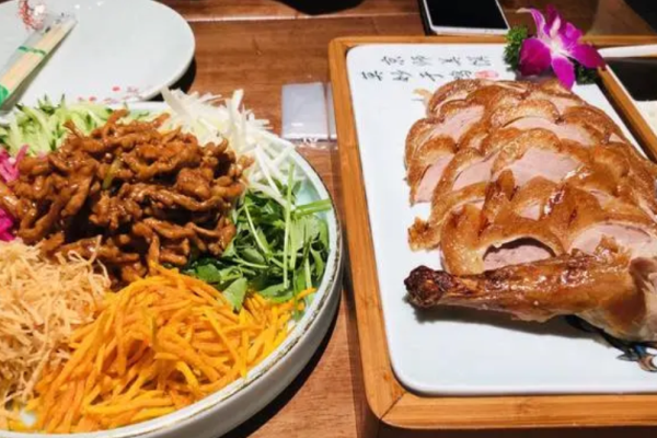 小桃红春饼烤鸭加盟多少钱?
