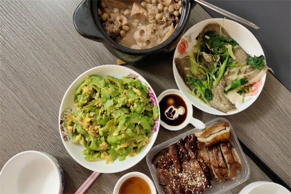 三个小厨