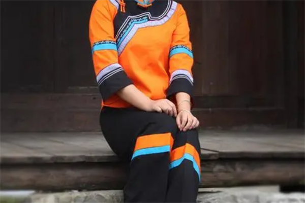 本色布衣女装