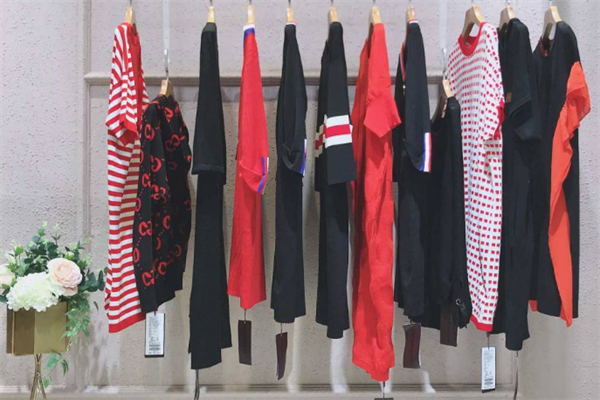 a8国际名品服装