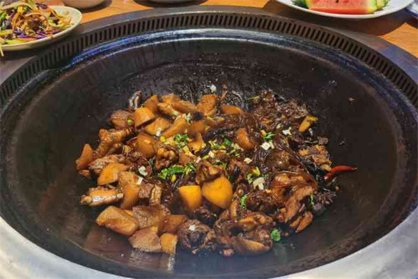 咋屯子铁锅炖