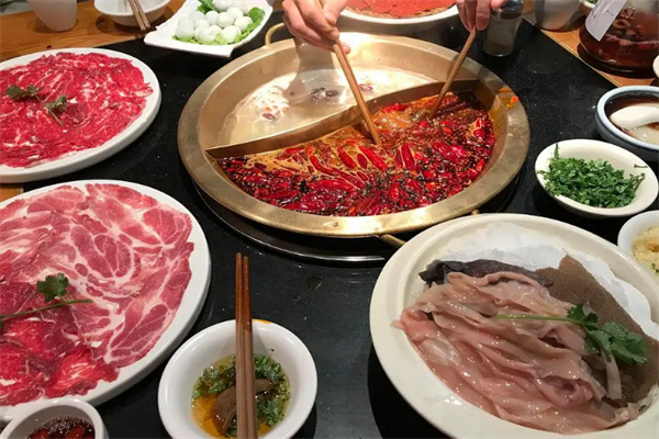 潮兴美食坊火锅