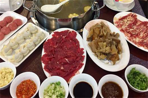 潮兴美食坊火锅