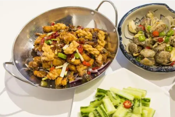 巷子里小酒馆