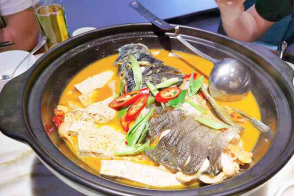 莘府老豆腐鱼头