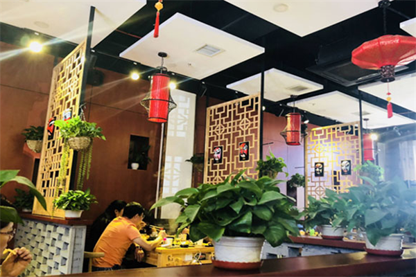 憨小熊火锅加盟