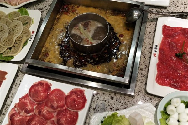 奇滋味火锅店