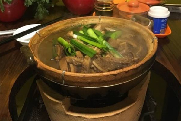 哈哈哈炭炉煲