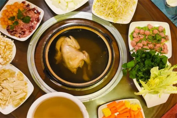 百汇臣药膳养生火锅