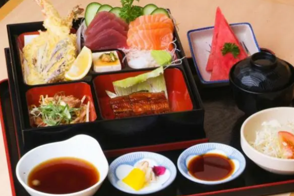 红家庭日本料理加盟