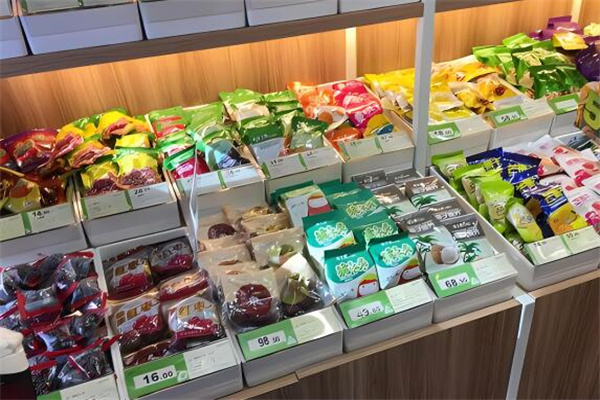 座上客零食专卖加盟