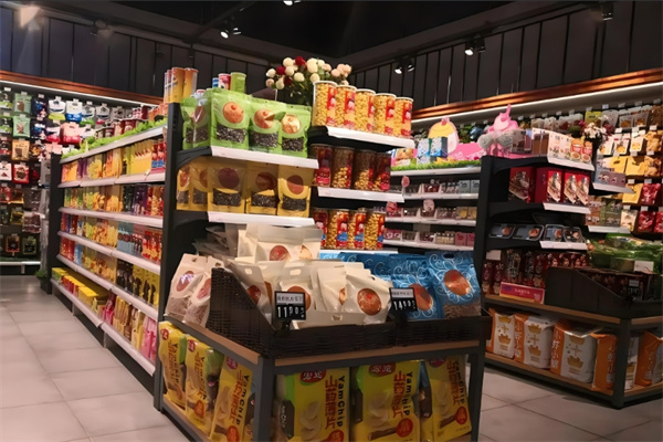闲趣零食超市