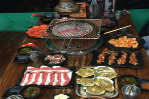 肉三两泥炉烤肉