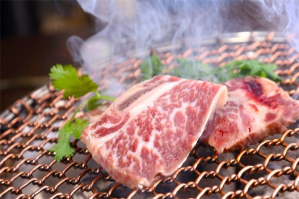 肉三两泥炉烤肉