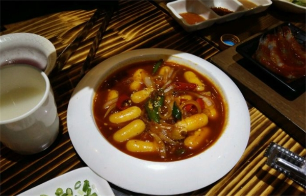 木槿花开烤肉店