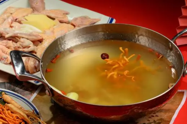 潮臻鲜牛肉花胶鸡火锅