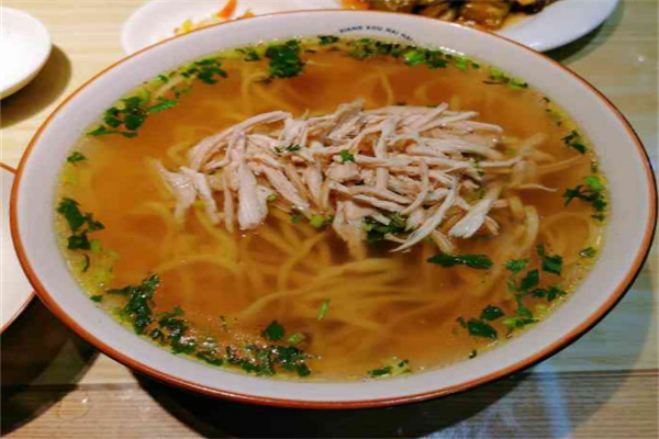 巷口奶奶鸡汤手擀面