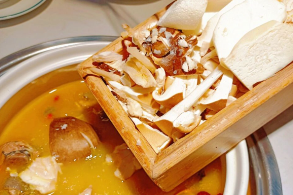 菌彩野生菌火锅加盟