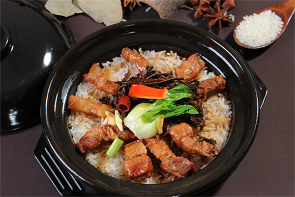 四季煲香煲仔饭加盟