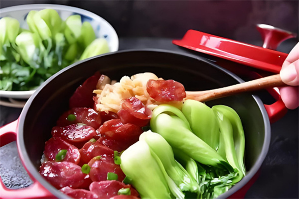 源味紫砂煲仔饭加盟