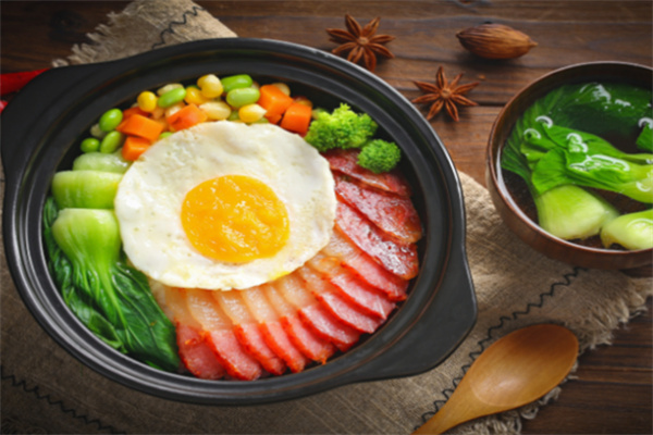 源味紫砂煲仔饭加盟