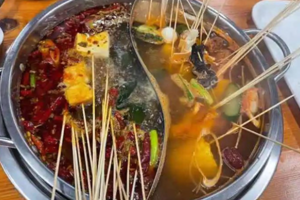 初岸精致串串香火锅加盟