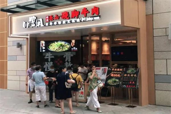川堂风跷脚牛肉火锅