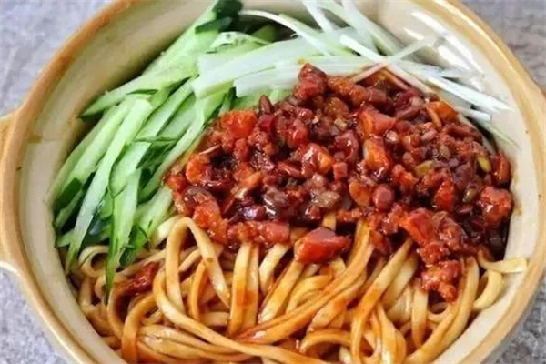 一家被拌面耽误的酱面