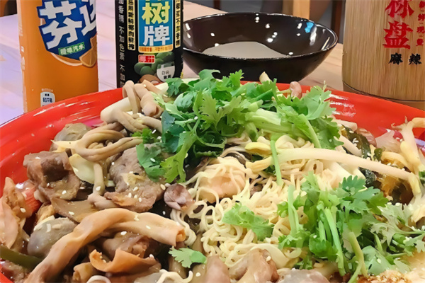 老秤盘干拌麻辣烫加盟