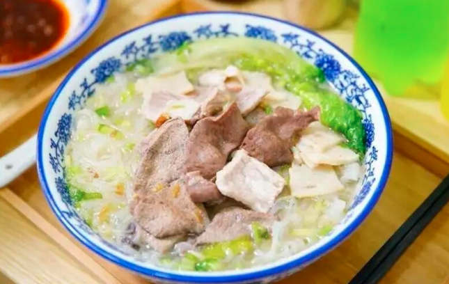 御膳鲜潮味猪杂汤粉