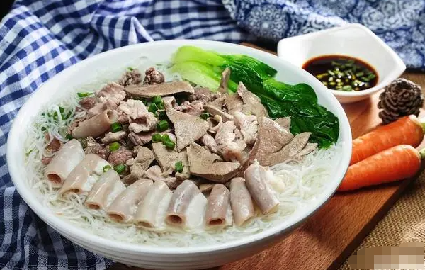 御膳鲜潮味猪杂汤粉