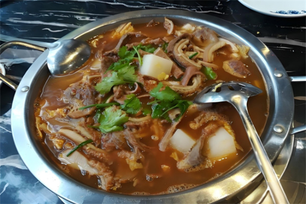 尊牛香火锅加盟