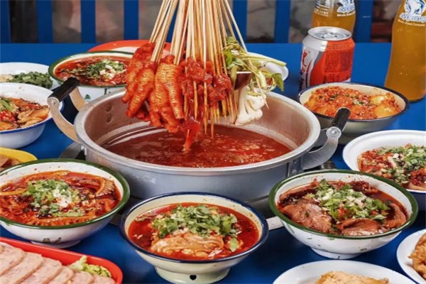 宽窄马路边串串香