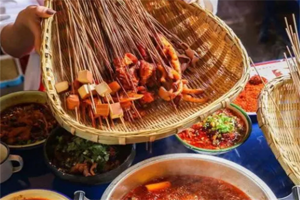 宽窄马路边串串香