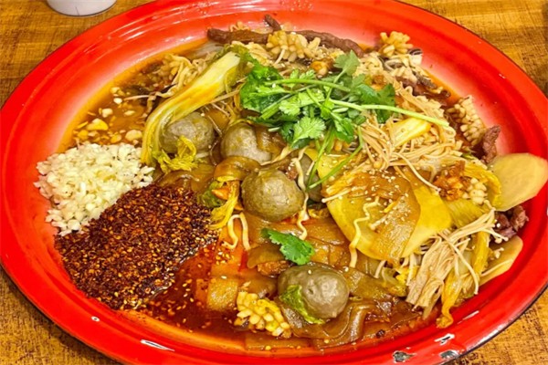 芳焰秤盘干拌麻辣烫