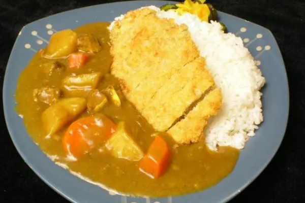 萌仔熊猪排咖喱饭