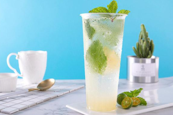 喧闹鲜果气泡茶加盟