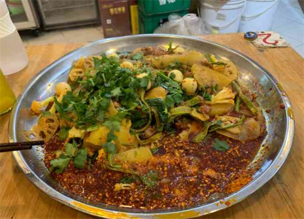 广厦街77号盘盘麻辣烫