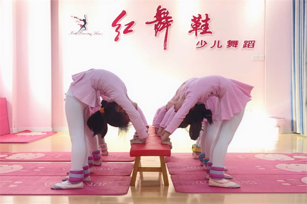 红舞鞋舞蹈培训中心加盟