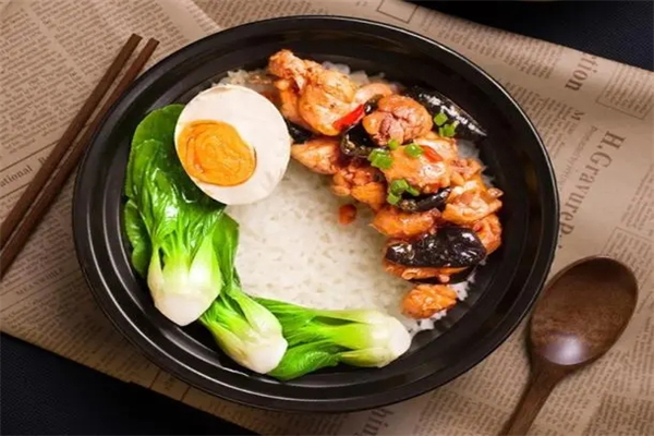 易大师煲仔饭加盟