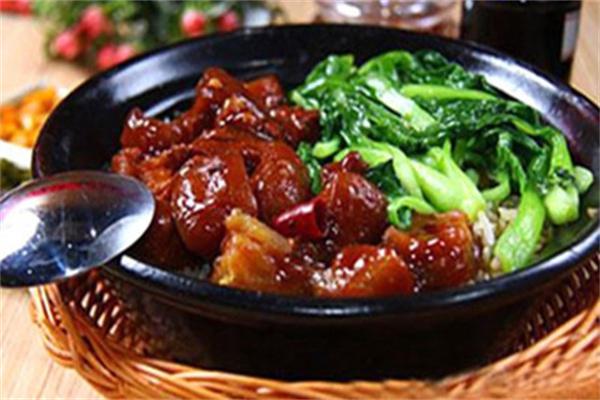 忆鲜香煲仔饭加盟