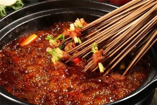 辣嘴唇串串香加盟